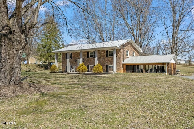 view of front of house featuring a front yard