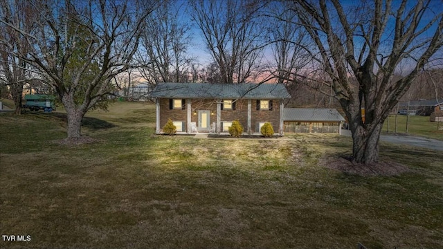 view of front of home featuring brick siding and a front yard