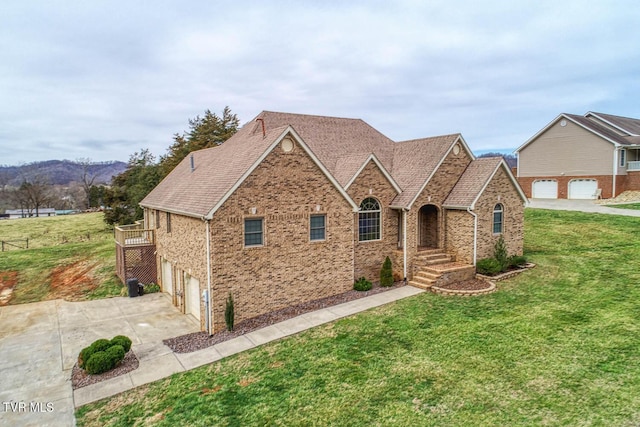 view of front of home with a front lawn, brick siding, and driveway