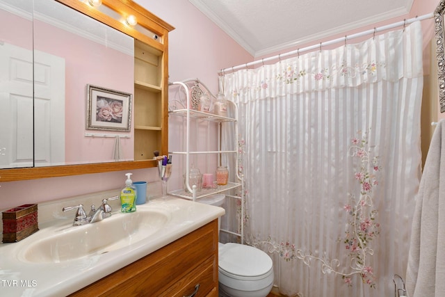 full bathroom featuring vanity, a shower with shower curtain, toilet, and ornamental molding