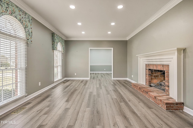 unfurnished living room featuring wood finished floors, baseboards, and ornamental molding