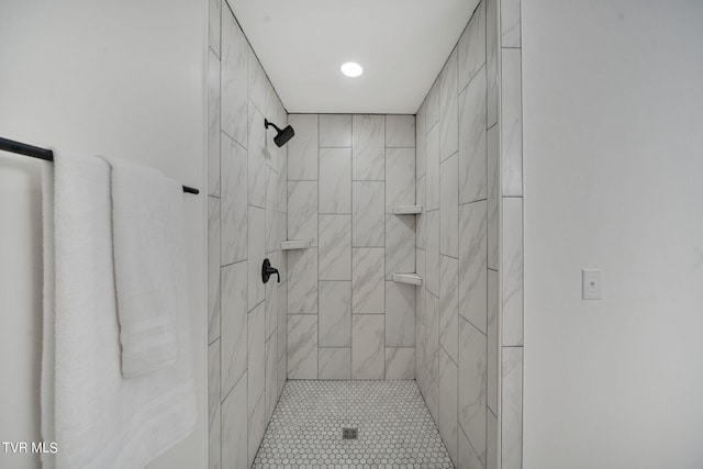 full bath featuring tiled shower