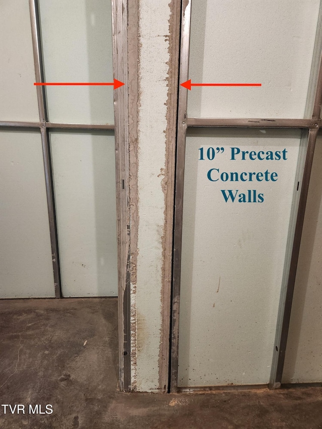 129 Stratton Pl, Kingsport, TN 37663 - detailed view of concrete flooring