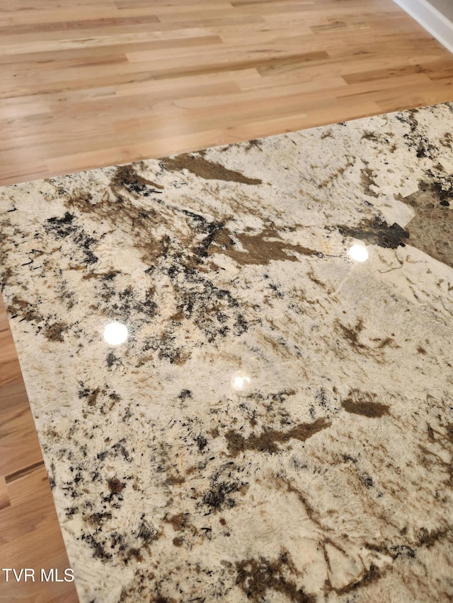 129 Stratton Pl, Kingsport, TN 37663 - detailed view of wood finished floors