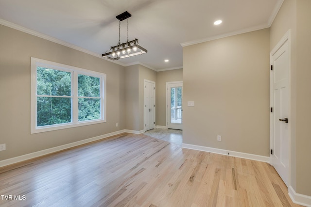 129 Stratton Pl, Kingsport, TN 37663 - empty room with light wood-style floors, recessed lighting, and ornamental molding