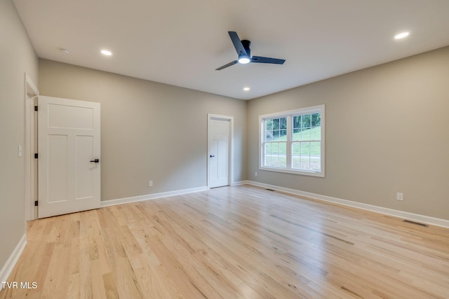 129 Stratton Pl, Kingsport, TN 37663 - spare room featuring a ceiling fan, light wood-style flooring, and recessed lighting