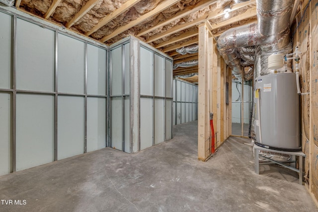 129 Stratton Pl, Kingsport, TN 37663 - unfinished below grade area with gas water heater