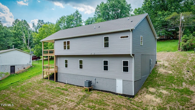 129 Stratton Pl, Kingsport, TN 37663 - rear view of property with a yard and a deck