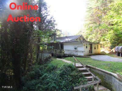 view of side of property with a lawn and driveway