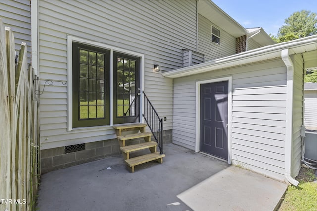 doorway to property with crawl space