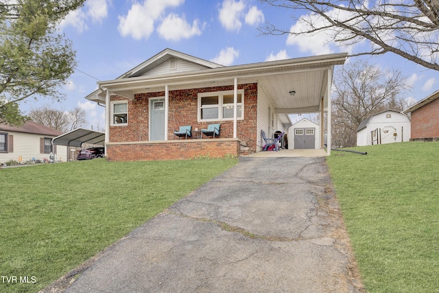 view of front facade featuring a front lawn, a carport, brick siding, and driveway