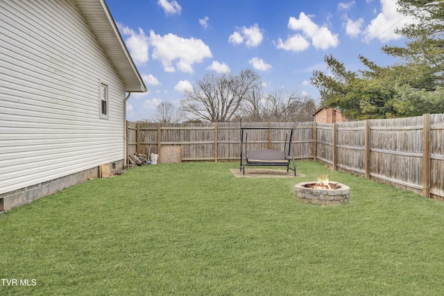 view of yard featuring a fenced backyard and an outdoor fire pit