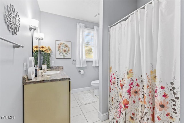 full bathroom featuring tile patterned flooring, baseboards, toilet, a shower with shower curtain, and vanity