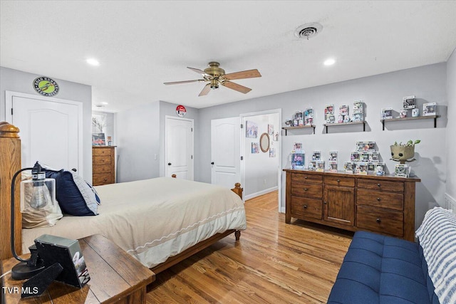 bedroom featuring visible vents, light wood-style flooring, a ceiling fan, recessed lighting, and baseboards