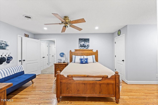 bedroom featuring visible vents, recessed lighting, a ceiling fan, and light wood-style floors