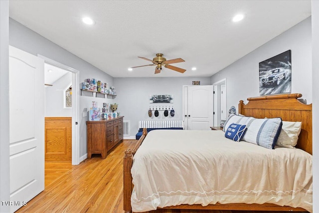 bedroom featuring recessed lighting, light wood-type flooring, visible vents, and ceiling fan