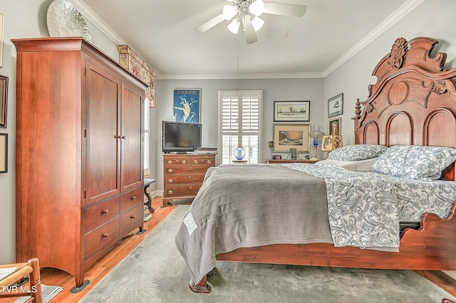 bedroom with light wood finished floors, ceiling fan, and ornamental molding