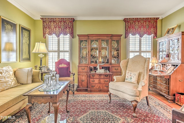 sitting room with crown molding