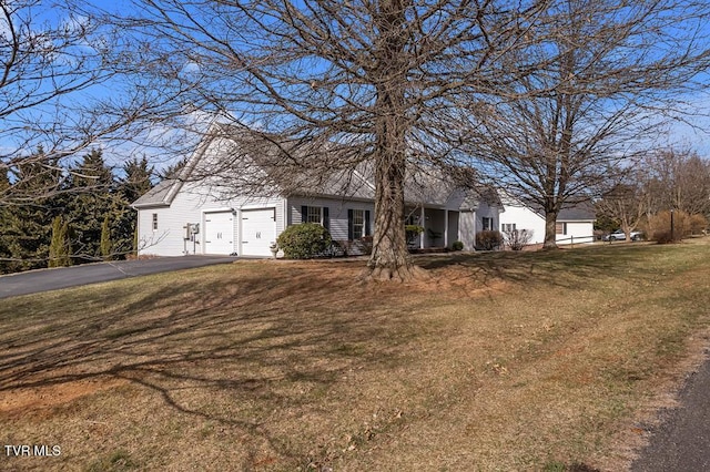 view of front of property with aphalt driveway and a front yard