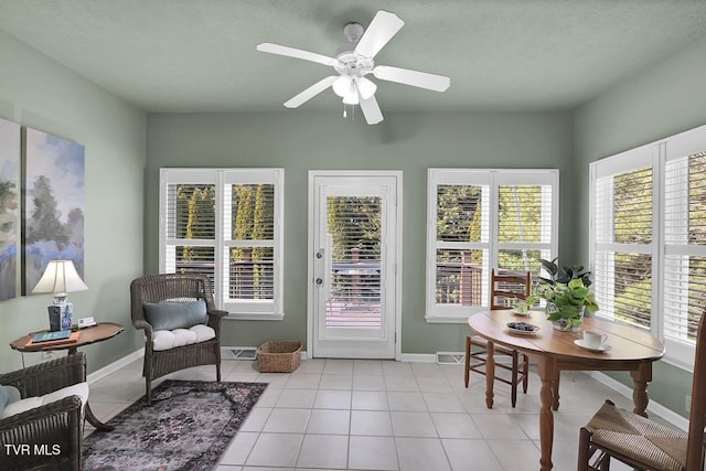 sunroom with ceiling fan