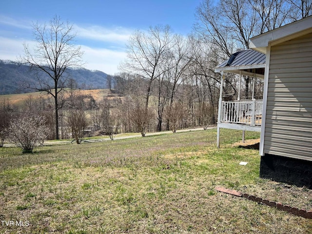 view of yard with a mountain view