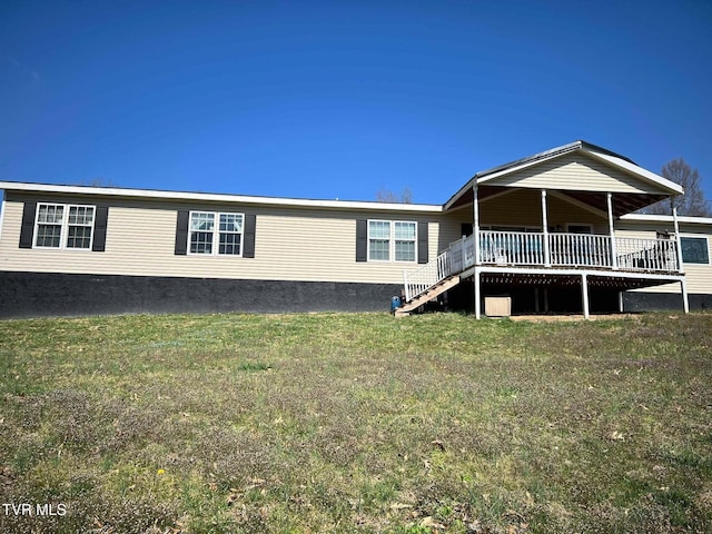 rear view of house featuring a lawn