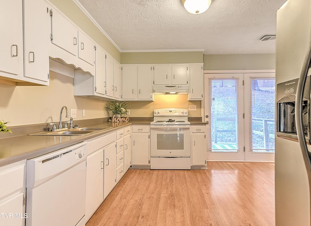 kitchen with light wood-type flooring, visible vents, a sink, under cabinet range hood, and white appliances