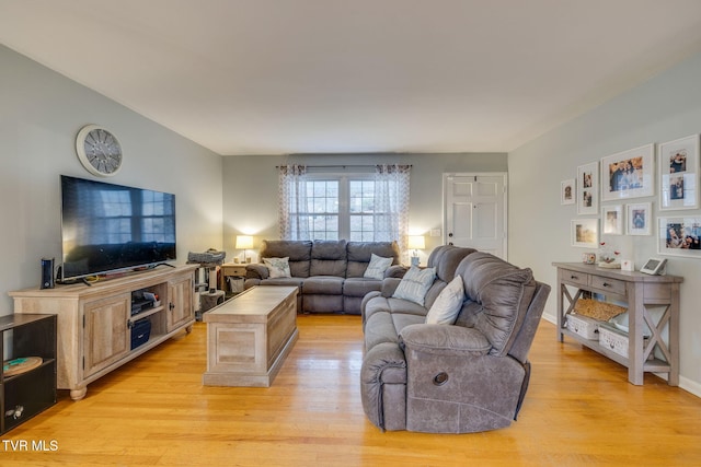 4511 Grace Dr, Kingsport, TN 37664 - living area featuring baseboards and light wood-style floors