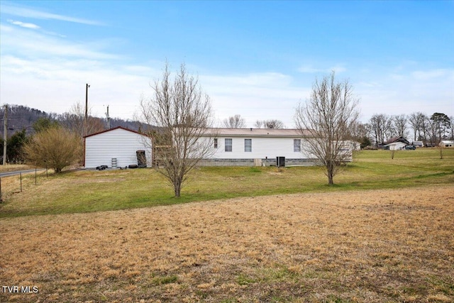 exterior space featuring a yard