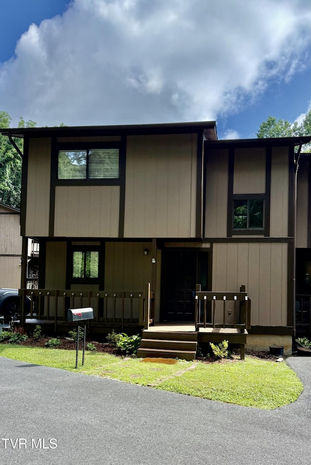 24204 Woodridge Cir Unit D, Bristol, VA 24202 - view of front of property featuring covered porch