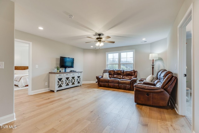 living area with recessed lighting, baseboards, ceiling fan, and light wood finished floors