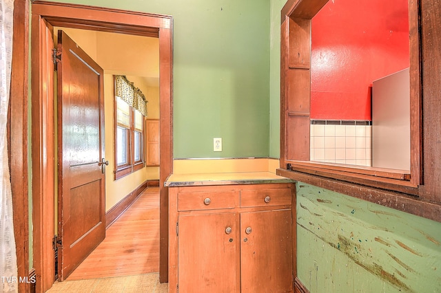 415 Fairgrounds Rd, Greeneville, TN 37745 - bathroom featuring wood finished floors