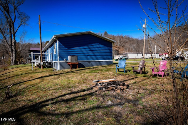 view of yard featuring cooling unit