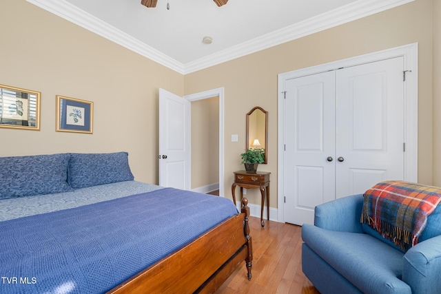 20324 Josh Allen Dr, Abingdon, VA 24211 - bedroom featuring baseboards, ornamental molding, hardwood / wood-style flooring, a closet, and a ceiling fan