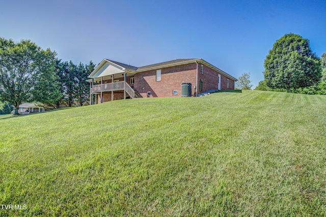 142 Laurel Acres Ct, Jonesborough, TN 37659 - view of green lawn featuring stairs