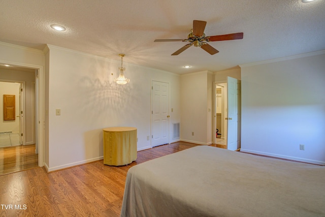 142 Laurel Acres Ct, Jonesborough, TN 37659 - bedroom featuring wood finished floors, crown molding, a textured ceiling, recessed lighting, and ceiling fan