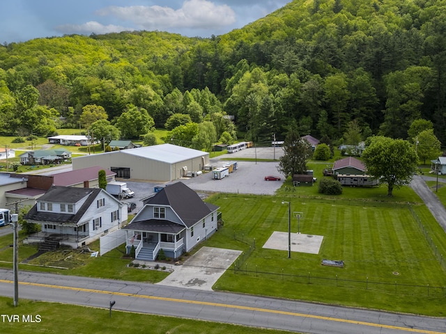 birds eye view of property featuring a wooded view