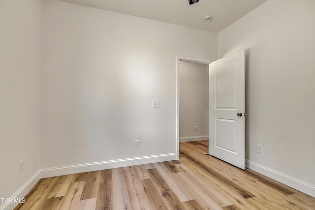 703 Swadley Rd, Johnson City, TN 37601 - unfurnished room featuring light wood-type flooring, baseboards, and a smoke detector