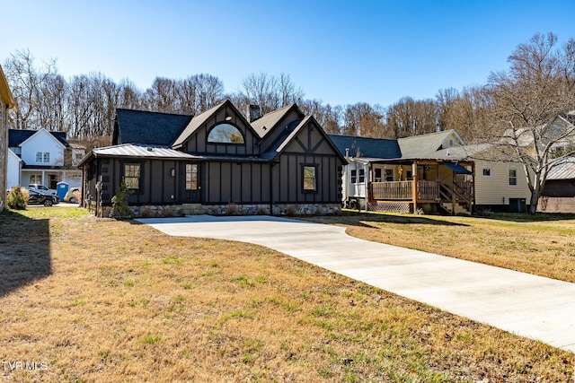 112 W Chestnut St, Johnson City, TN 37604 - view of front of property with a porch, board and batten siding, and a front yard