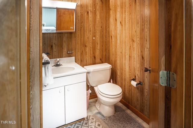 118 Starlite Dr, Greeneville, TN 37743 - half bath with wooden walls, toilet, and vanity