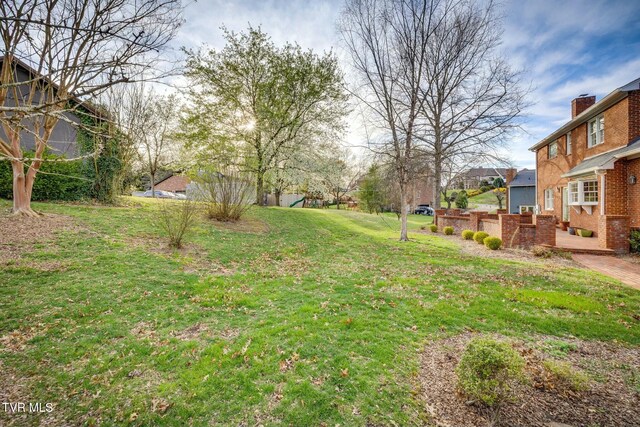 2017 Springfield Ave, Kingsport, TN 37664 - view of yard with a residential view