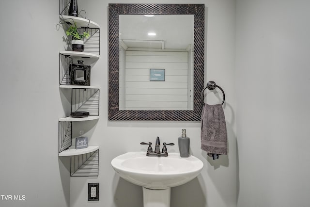 232 Meadow Dr, Bristol, TN 37620 - bathroom featuring a sink