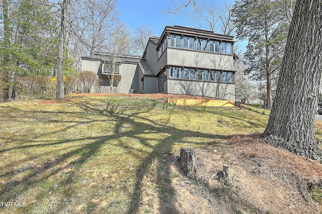 55 Grove Hill Rd, Kingsport, TN 37660 - rear view of house with a balcony and a yard