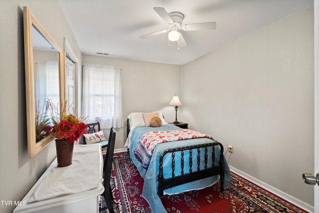 4245 Maplewood St, Kingsport, TN 37660 - bedroom featuring baseboards, visible vents, and a ceiling fan