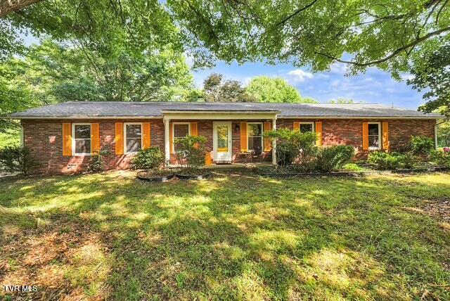 21127 Gardenpath Ln, Abingdon, VA 24211 - ranch-style house featuring a front yard and brick siding