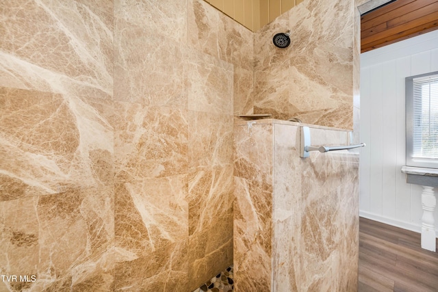 details featuring a tile shower and wood finished floors