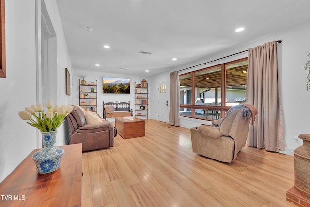living area featuring light wood-style flooring, visible vents, and recessed lighting