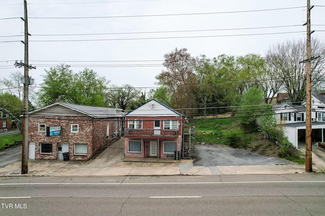 1416 Lynn Garden Dr, Kingsport, TN 37665 - view of front of property with brick siding and stairway