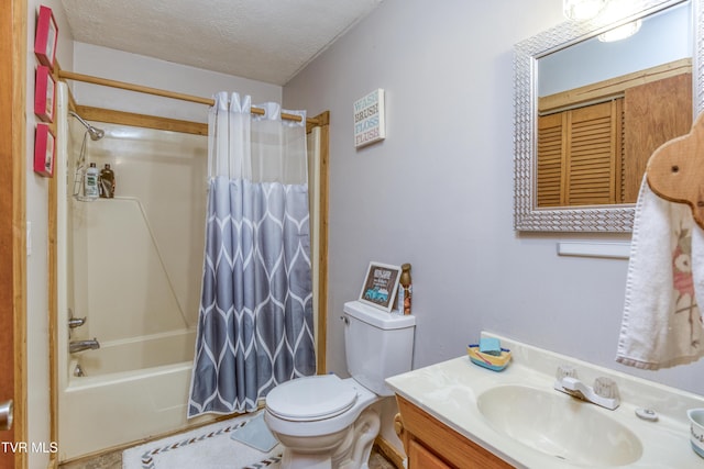 23324 Denton Valley Rd, Abingdon, VA 24211 - bathroom featuring a textured ceiling, toilet, shower / bath combo with shower curtain, and vanity