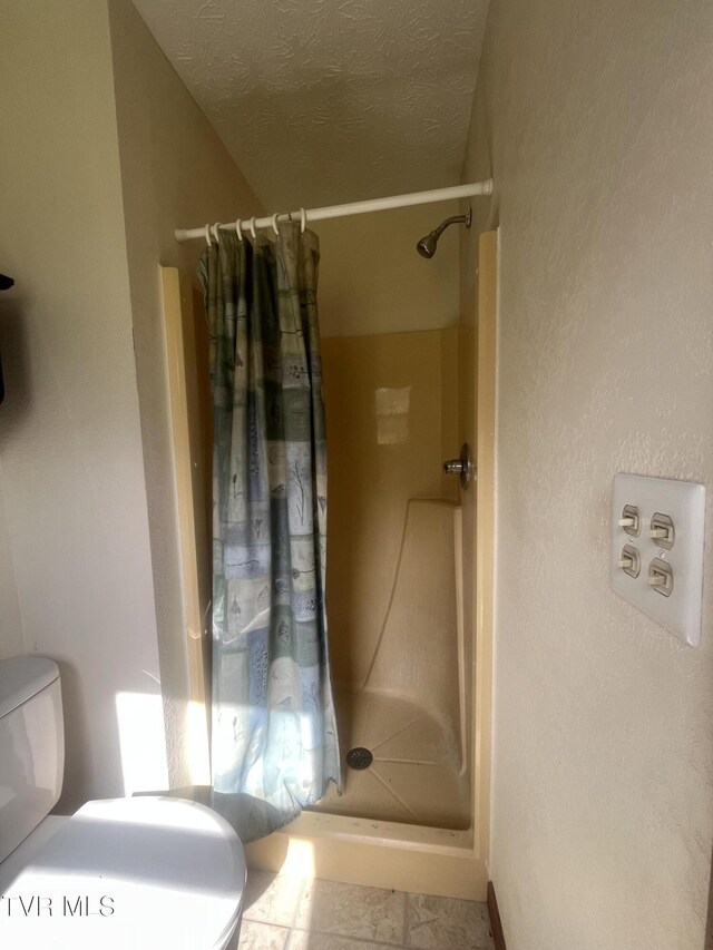 4235 Kiser Rd, Coeburn, VA 24230 - full bathroom with a shower stall, toilet, and a textured ceiling